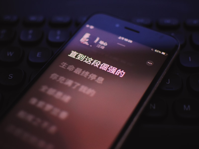 千灯开锁电话24小时上门服务师傅正在开锁