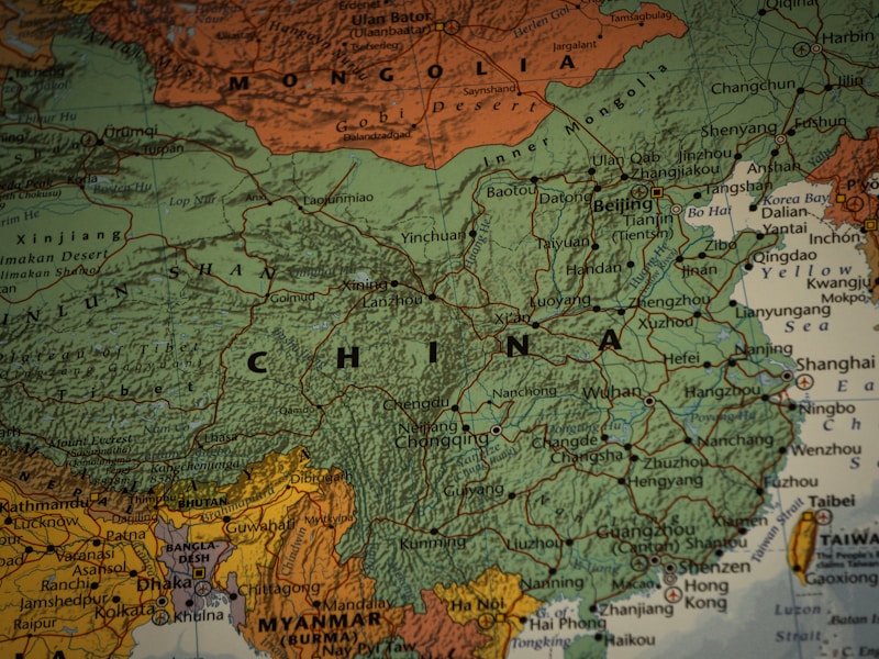 手机地图搜索附近开锁电话号码的截图