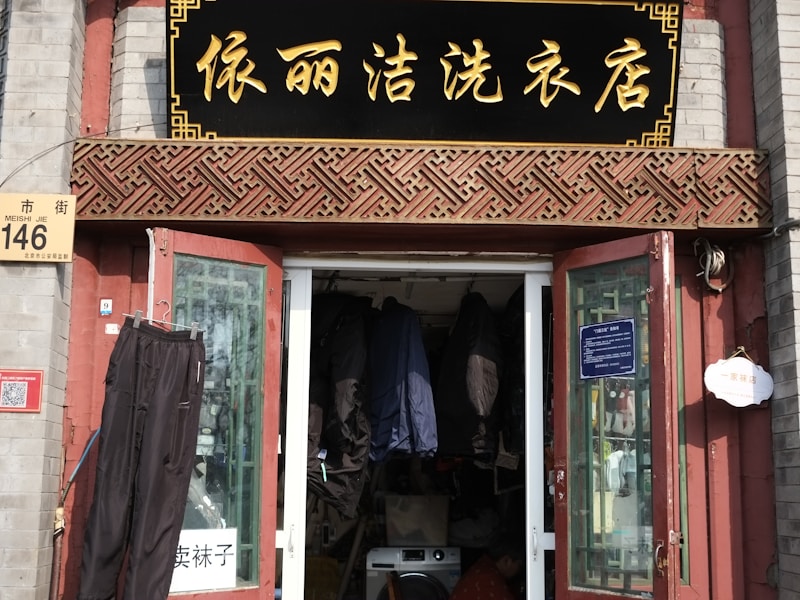 望江县李文锁城开锁师傅正在操作