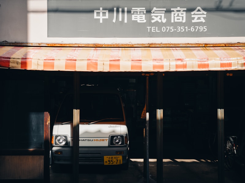 望江开锁电话24小时上门服务师傅正在技术开锁