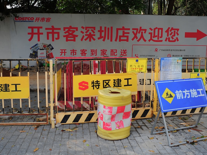 济南市开锁电话号码 正规开锁师傅正在工作